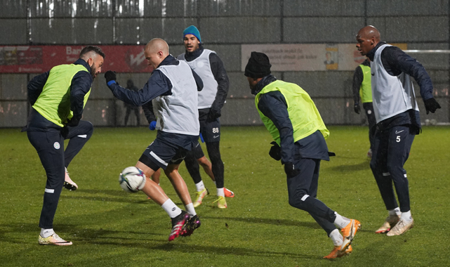 Çaykur Rizespor yeni yılın ilk antrenmanına çıktı