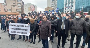 Rize'de zamlar faturalar yakılarak protesto edildi