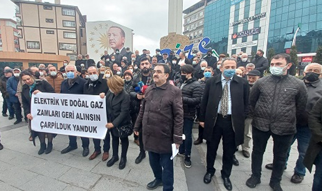 Rize'de zamlar faturalar yakılarak protesto edildi
