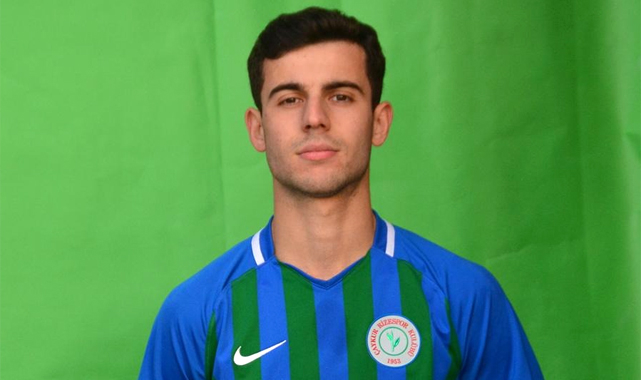 Rizesporlu Özgür Kutlu profesyonele imza attı