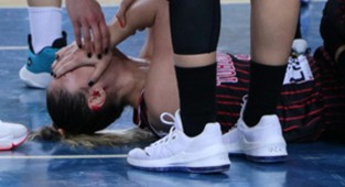 Rize'deki maçta basketbolcunun ayağı kırıldı