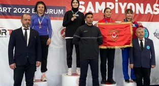 RTEÜ'lü Sena Amine Nur Özgen altın madalya aldı