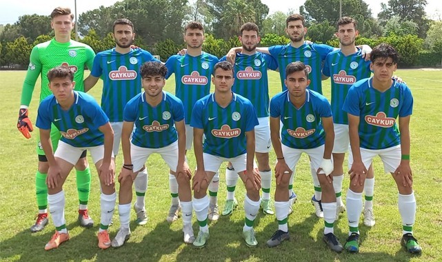 Rizespor U19 deplasmandan 4 köşe döndü