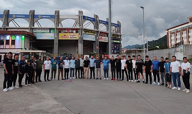 Yeniden Refah Rize Gençliği Çaykur Rizespor'un yanında