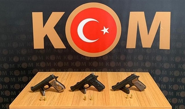 Rize'de durdurulan otobüsten kaçak silah çıktı