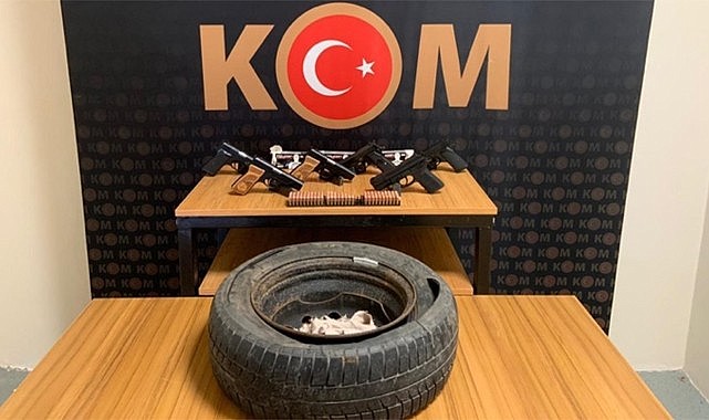 Rize'de yedek lastiğin içinden kaçak silah çıktı