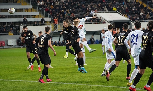 Çaykur Rizespor yenilmezlik serisini 9 maça çıkardı