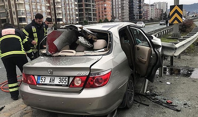 Çayeli'nde otomobil bariyere çarptı: 1 ölü, 1 yaralı