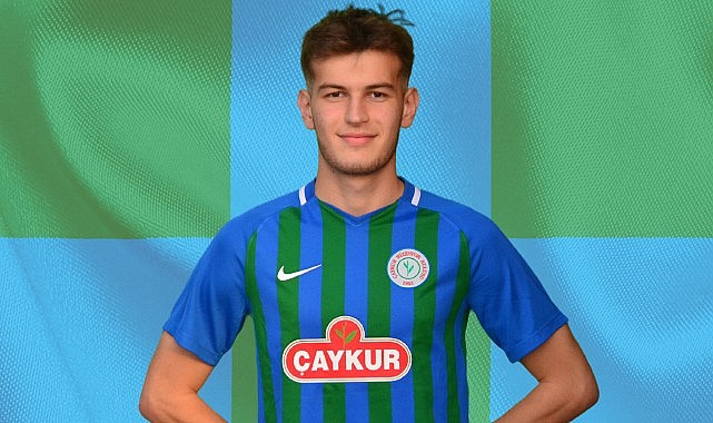 Eren Emre Aydın Çaykur Rizespor'da profesyonel oldu