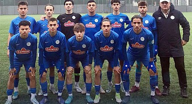 Lidere çelme takan Genç Atmacalar zirveye ortak oldu