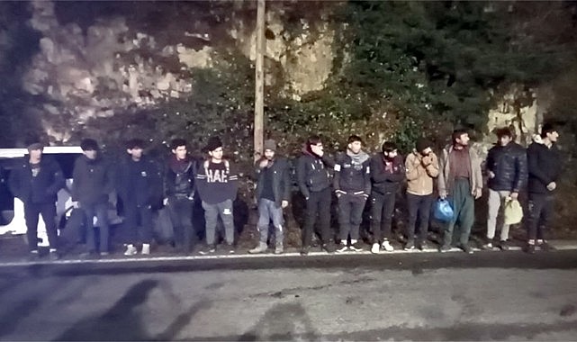 Rize'de kaçak 14 Afgan göçmen yakalandı
