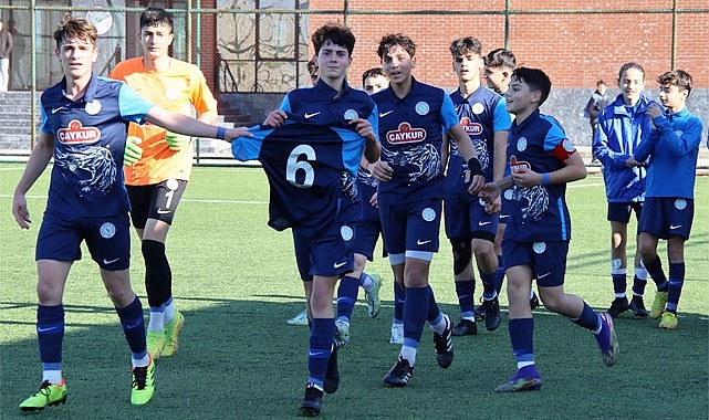 U15, galibiyeti sakatlanan arkadaşlarına hediye etti