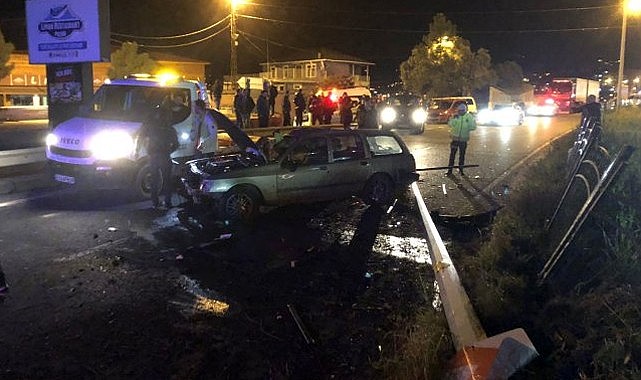 Pazar'da otomobil direğe çarptı: 1 ölü, 1 yaralı