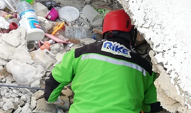 Rize Arama Kurtarma Ekibi deprem bölgesinde var gücüyle çalışıyor