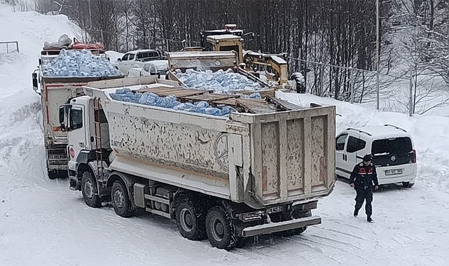 Rize'den deprem bölgesine 4 kamyon su gönderildi