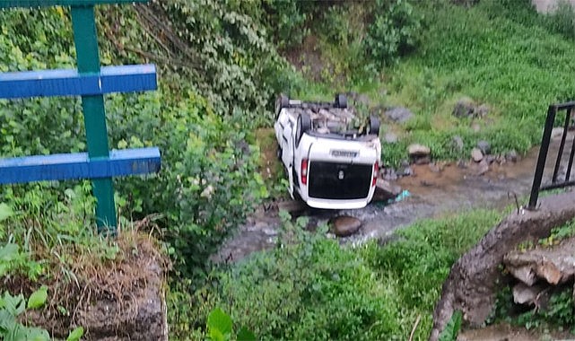 Rize'de kadın sürücünün kullandığı araç dereye düştü: 2 yaralı