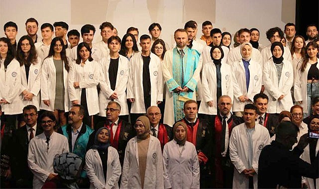 RTEÜ Tıp Fakültesi öğrencileri beyaz önlüklerini giydi