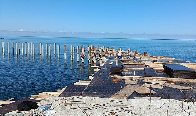 Rize'de olta balıkçılığı için iskele yapılıyor
