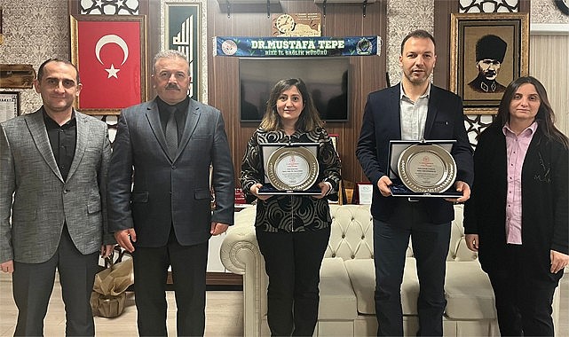 Rize'nin Yılın Hekimi ve Sağlık Çalışına ödülünü aldı