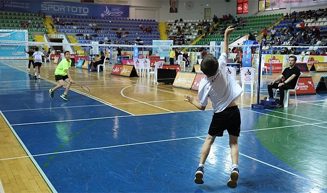 Türkiye Badminton Şampiyonası Rize'de başladı