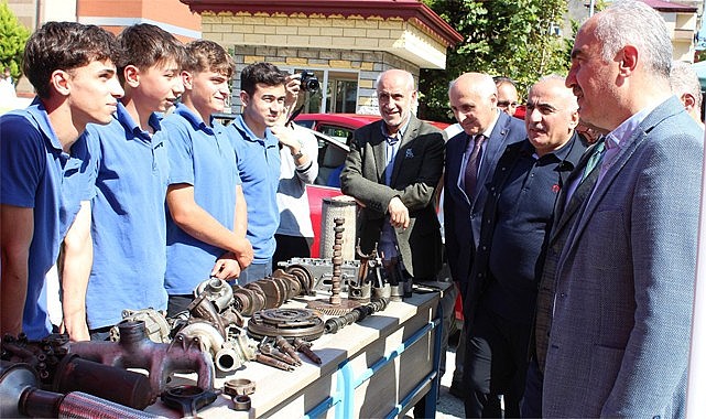 Rize’de Ahiler meslek lisesi öğrencileriyle buluştu
