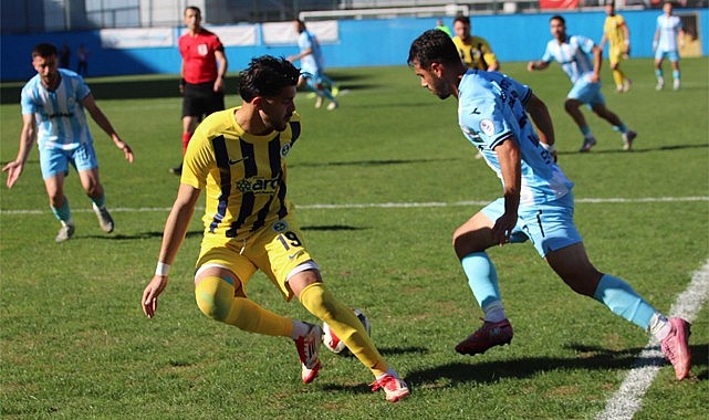 Pazarspor ilk yarıda 3 puanı aldı