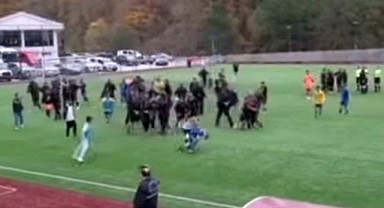 Rize Atletik-Murgul maçında olay: 24 kırmızı kart