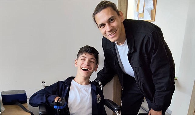 Rizesporlu futbolcu Taylan Antalyalı Engelli Bireylerle bir arada