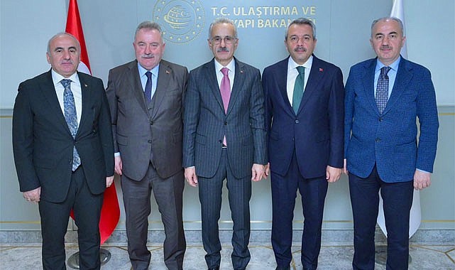 Rize'nin öncelikli ihtiyaçları Bakan Uraloğlu ile masaya yatırıldı