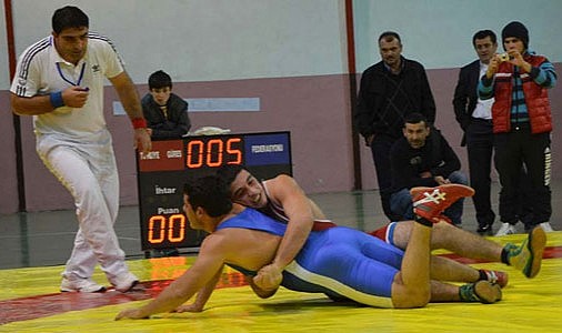 1. Kazım Ayvaz Güreş Turnuvası yapıldı