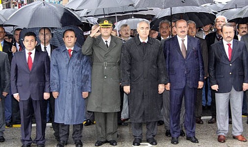 Atatürk, ölümünün 74. yıl dönümünde anıldı