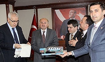 Cezaevinde yapılan el sanatı ürünler tanıtıldı