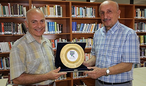 Hacaloğlu'ndan RTE Üniversitesi'ne kitap bağışı