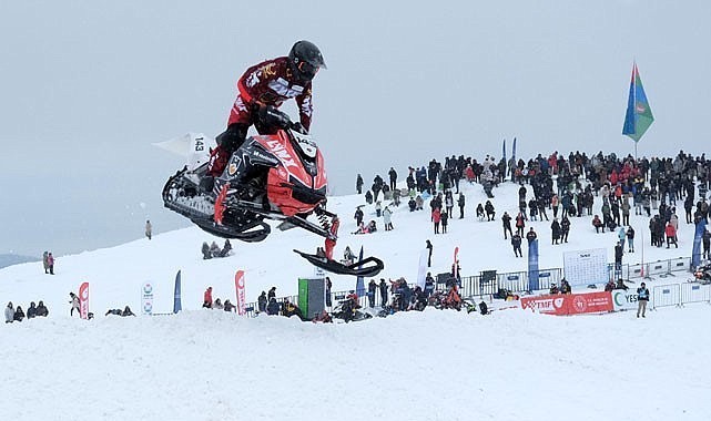 Rize'de adrenalin zirvede: SNX Dünya Kar Motosikleti Şampiyonası Handüzü'nde başladı