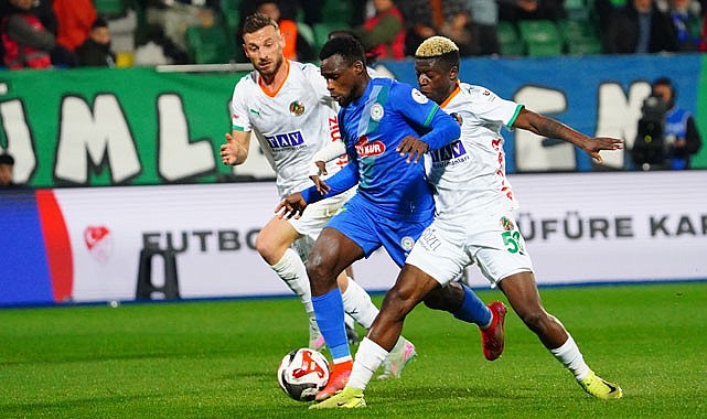 Rizespor ile Alanyaspor maçına Kırmızı Kartlar ve VAR damgası!