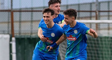 U17 derbisinde kazanan Rizespor: Liderle puan farkı 1'e indi