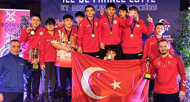 Paris'te Rize rüzgarı: Rizeli Güreşçiler Avrupa Şampiyonu