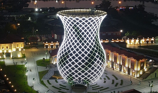 Rize'de İftarın yeni simgesi: Dev Çay Bardağı ışıklarıyla Oruç açılacak