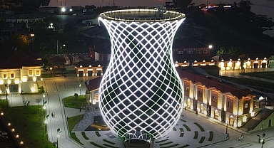 Rize'de İftarın yeni simgesi: Dev Çay Bardağı ışıklarıyla Oruç açılacak