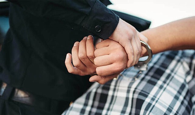 Yaralama suçundan aranan firari İyidere'de yakalandı