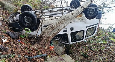 Kalkandere'de feci kaza: Kamyonet dereye yuvarlandı, 1 ölü, 1 ağır yaralı