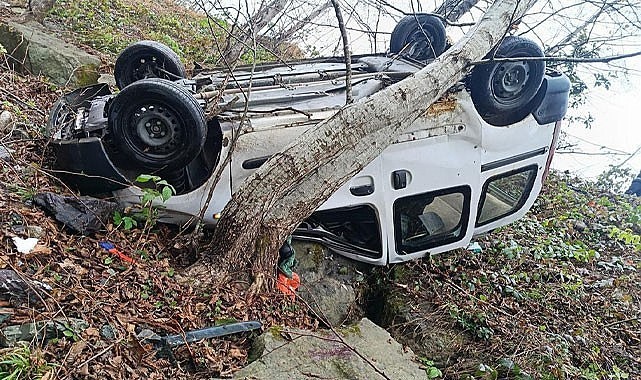 Kalkandere'de feci kaza: Kamyonet dereye yuvarlandı, 1 ölü, 1 ağır yaralı