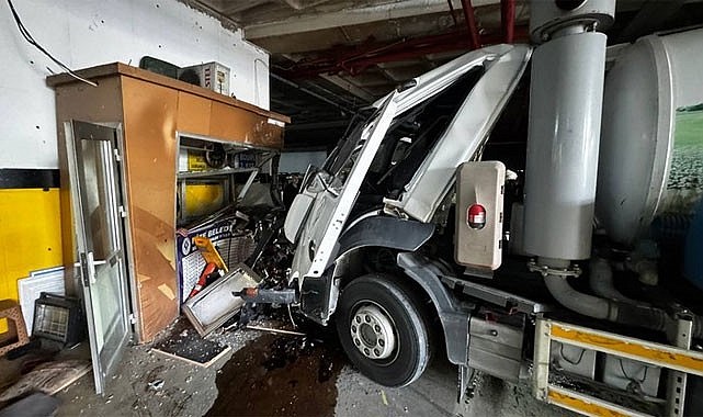 Rize'de facianın eşiğinden dönüldü: Sürücüsüz Vidanjör Otoparka daldı: 1 yaralı