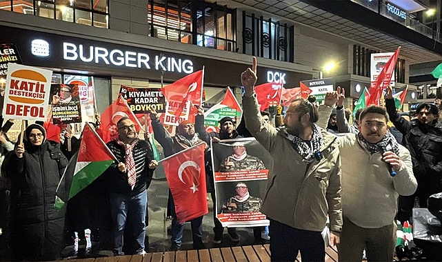 Rize'de Burger King önünde İsrail protesto
