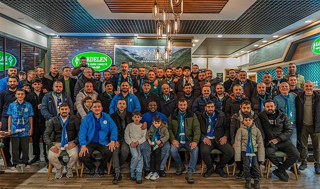 Rizespor'da Anzer Gençliği rüzgarı: Derepazarı'nda horonlu, meşaleli iftar
