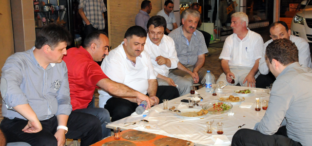 Karal, Kuyumcu Sokağı esnafı ile iftar açtı