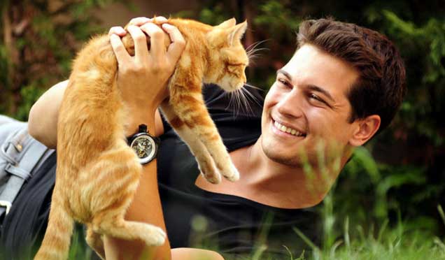 Çağatay eski sevgilisine döndü