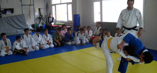 Rize'de 400 öğrenci hem öğreniyor, hem oynuyor