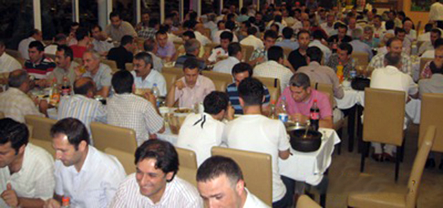 Rize Eğitimciler Derneği'nden iftar yemeği