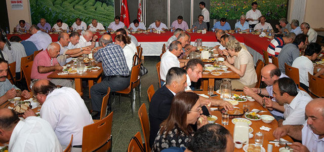 Sütlüoğlu’ndan Fabrika personeline iftar yemeği